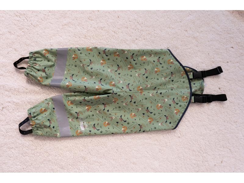 Sterntaler Regenlatzhose Waldtiere Grün Gr. 116 Wasserdichte Regenhose mit verstellbaren Trägern