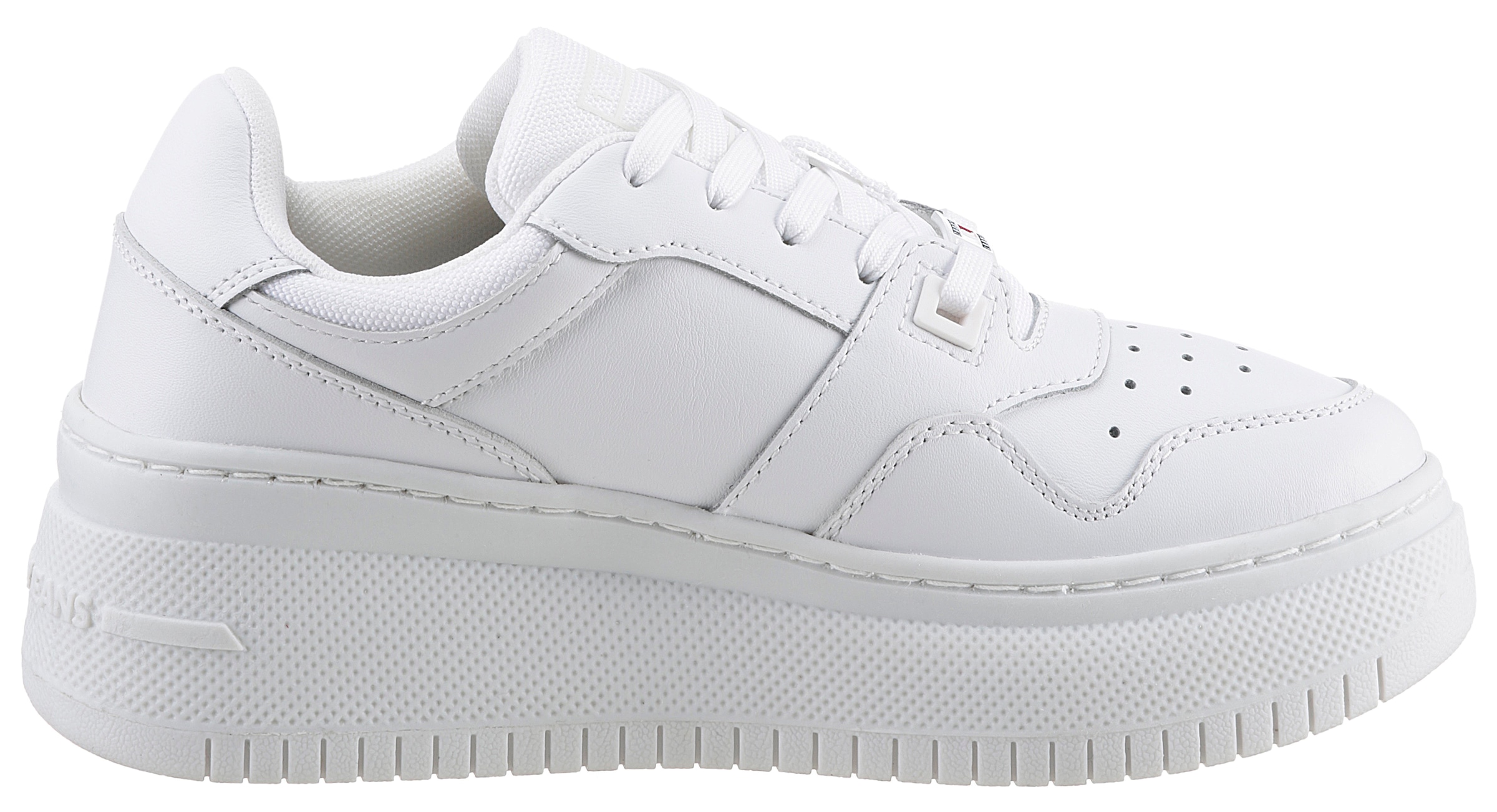 Tommy Jeans Plateausneaker »TJW RETRO BASKET FLATFORM ESS«  mit Logoschriftzug in der Sohle, Freizeitschuh, Halbschuh, Schnürschuh