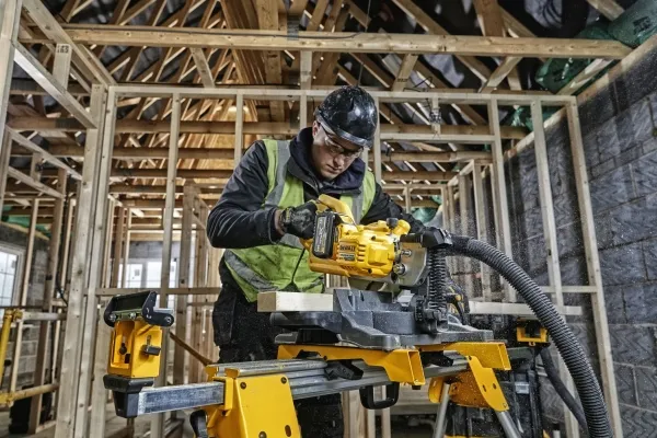 DeWALT DCS777T2-QW, 6300 rpm, 50°, 50°, 104 dB, 93 dB, 1,5 m/s²