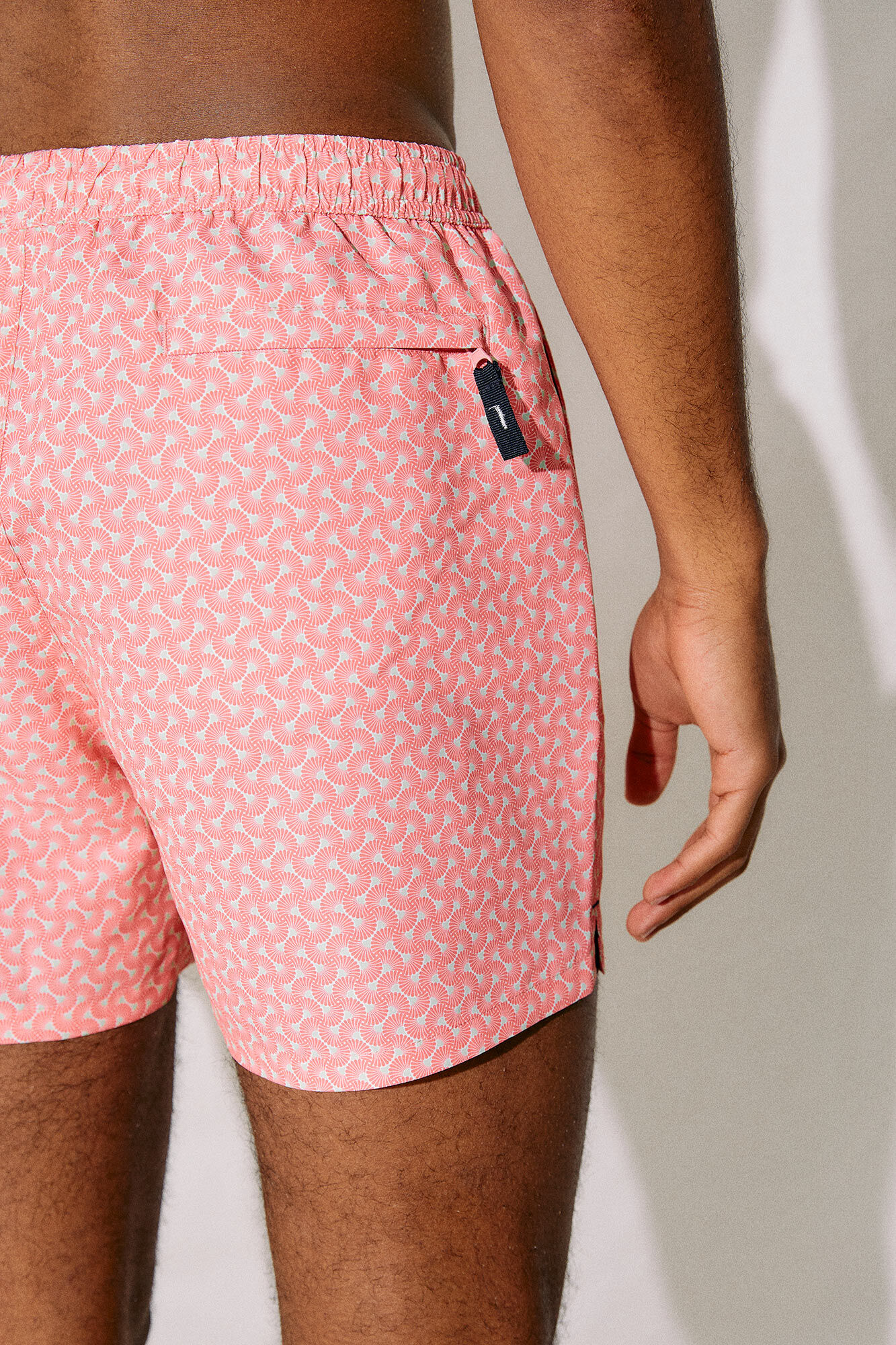 Maiô estampado com bolso pequeno com zíper - estampa laranja