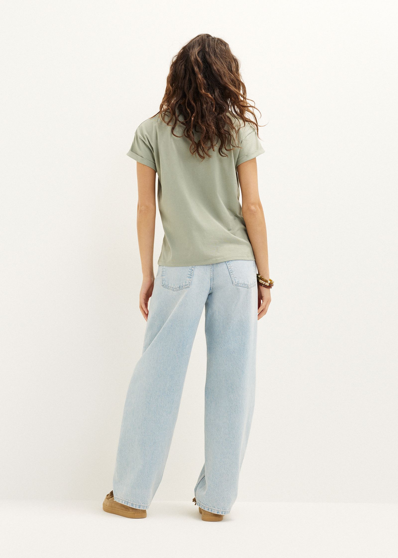 Basic T-shirt met opgerolde mouw