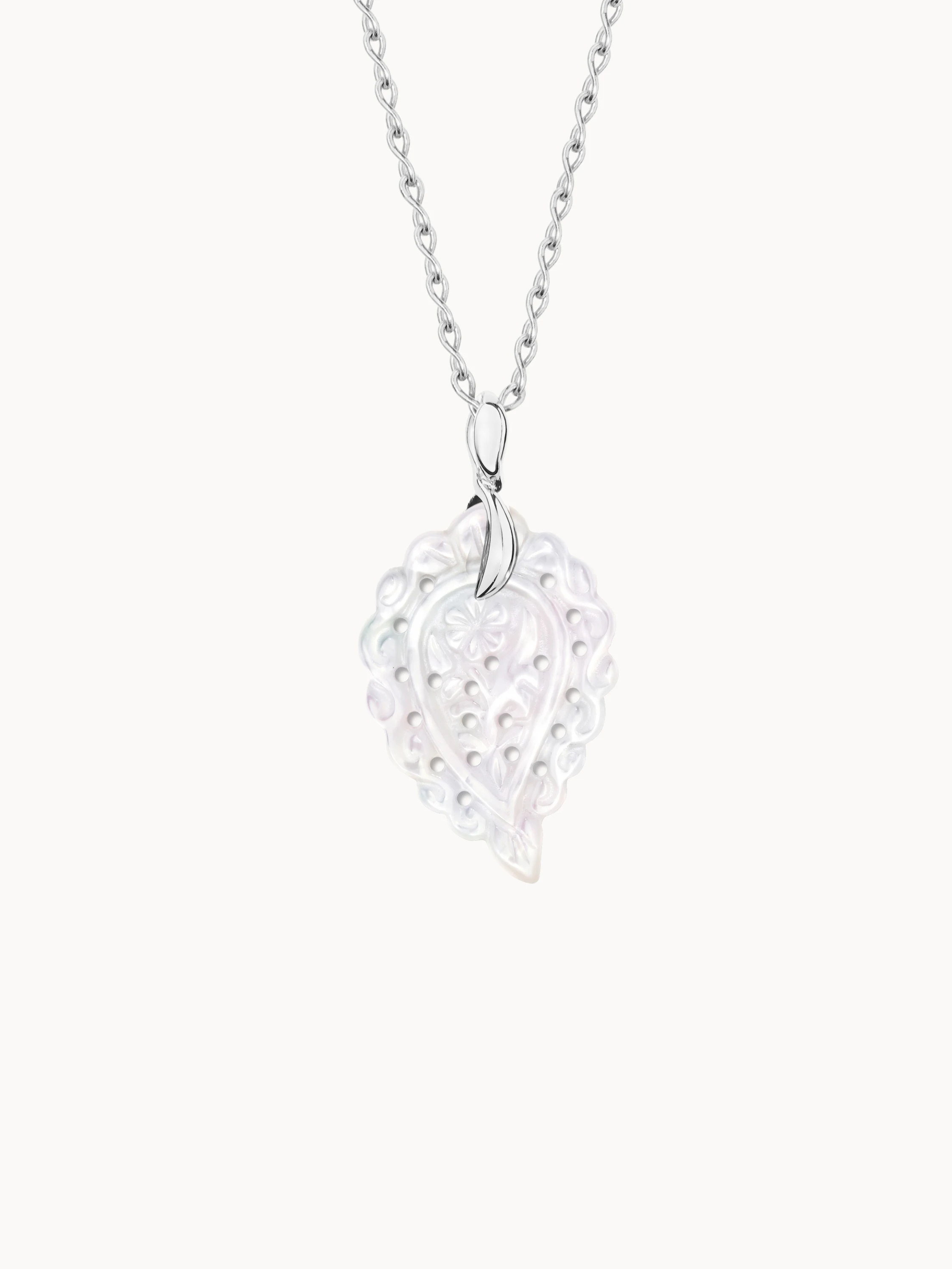 TAMARA COMOLLI Anhänger PENDANT INDIA SMALL MOTHER OF PEARL WHITE aus 18 Karat Weißgold und Perlmutt