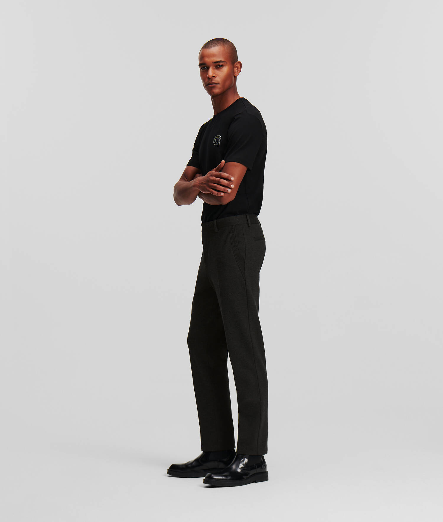 PANTALON EN PUNTO À LA COUPE CLASSIQUE