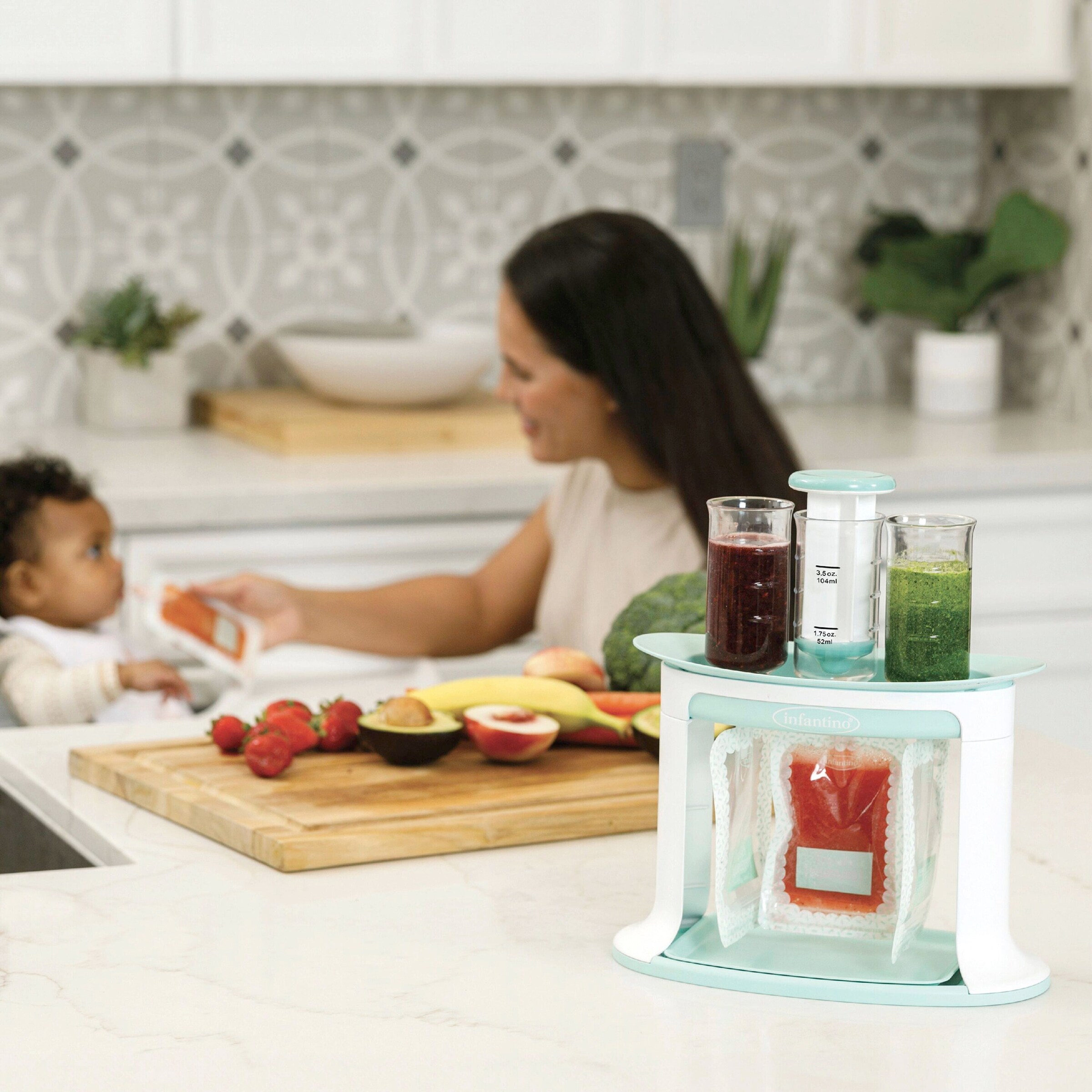 Infantino Squeeze Station