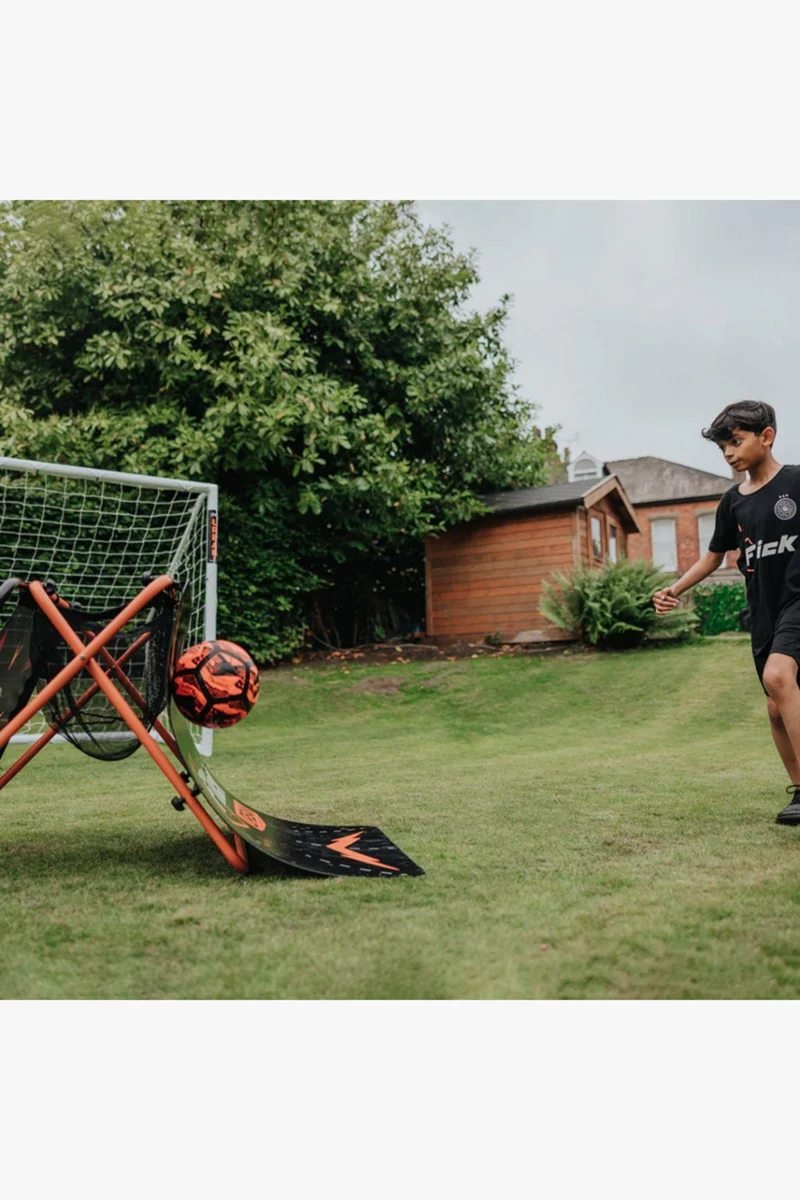 Football Flick Urban Skills Fussballtrainer