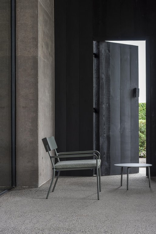 Serax August by Vincent van Duysen zitkussen fauteuil zwart