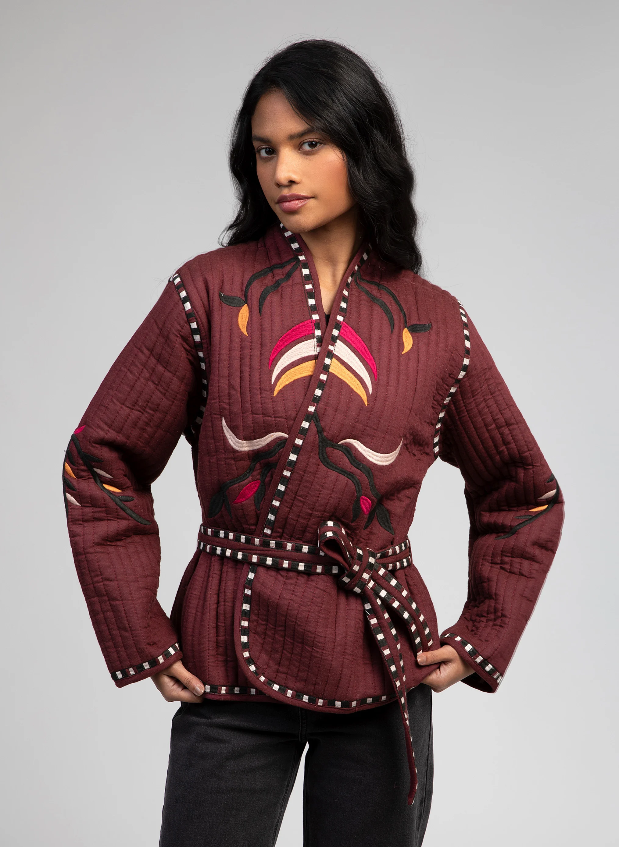 SARA - Veste cintrée brodée |