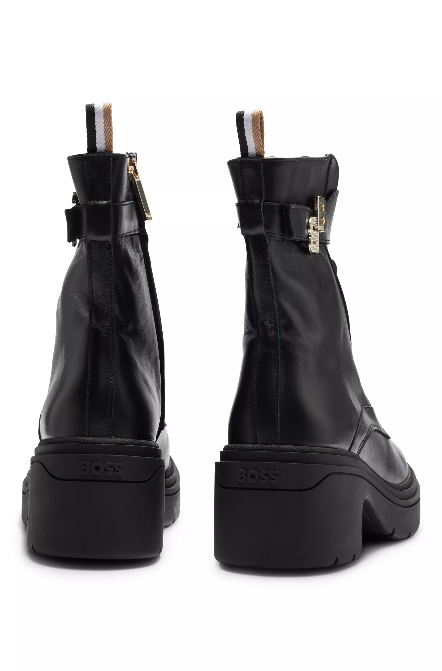 Botas BOSS em couro preto com detalhe de monograma duplo