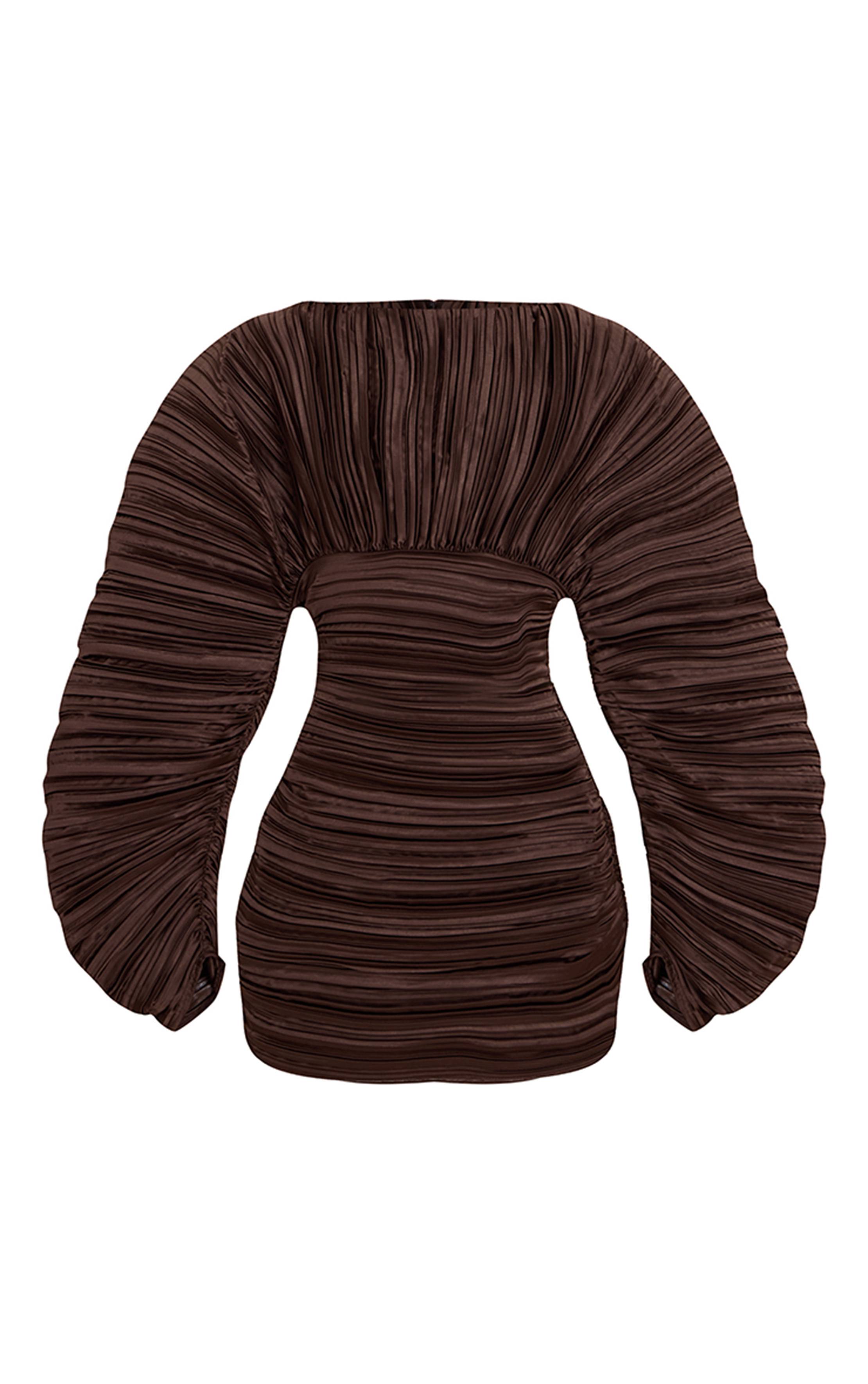 Dark Chocolate Robe Moulante Plt Label En Satin Plissé À Manches Longues Chauve-souris