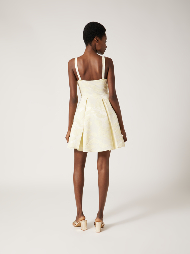 Robe structurée col v