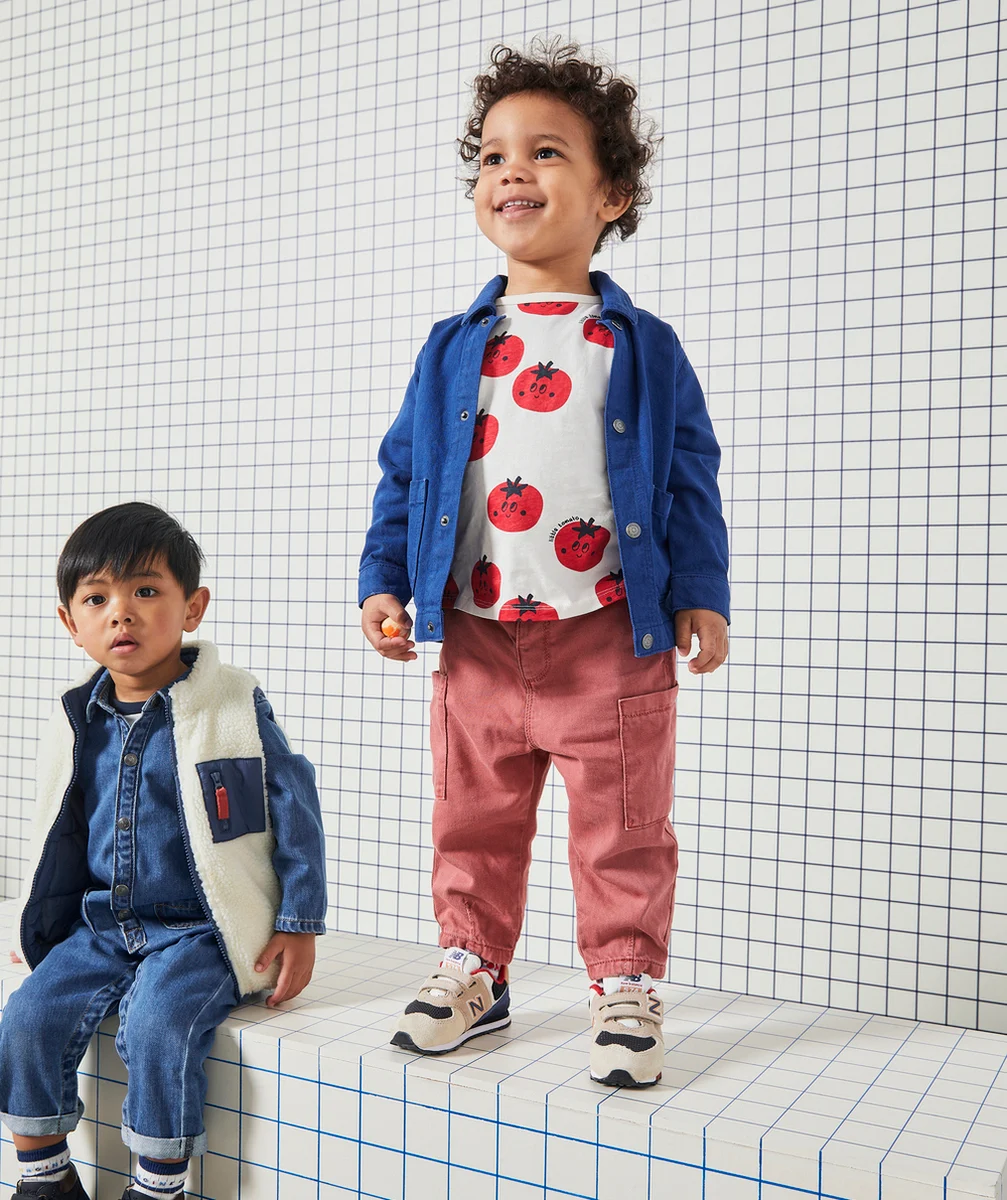 PANTALON RELAX BÉBÉ GARÇON EN FIBRES RECYCLÉES ROSE AVEC POCHES