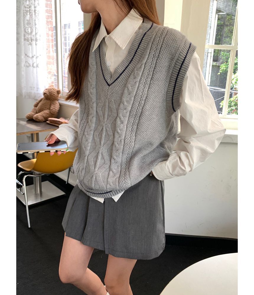 Shakram - V-hals gestreept kabelgebreid vest