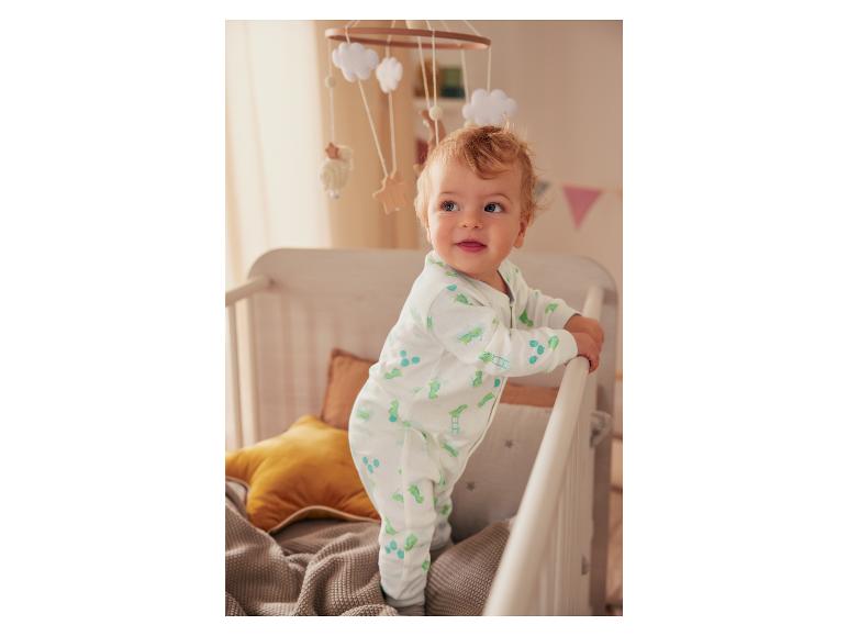 2 baby pyjama's