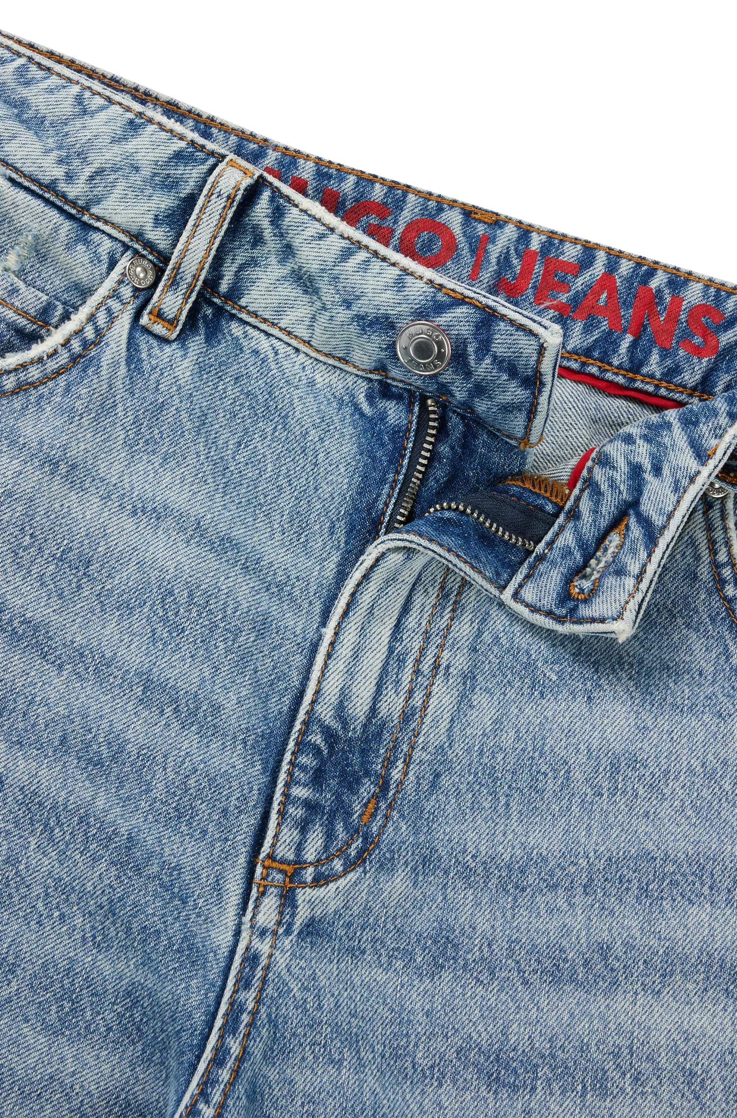 Calça jeans HUGO vermelha, modelagem relaxada, em denim rígido azul.