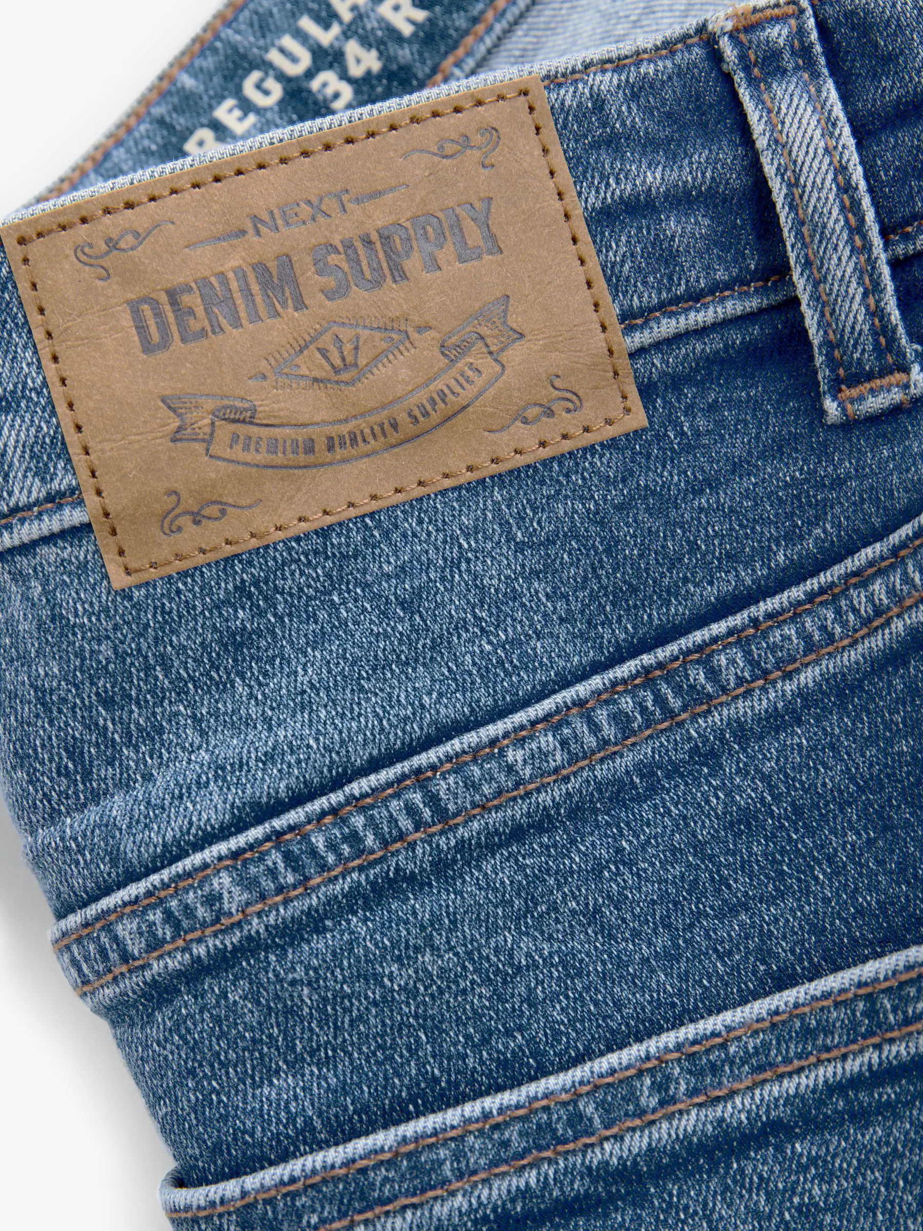 Mediumblauw - Standaard toelopende pasvorm - Vintage wash denim jeans