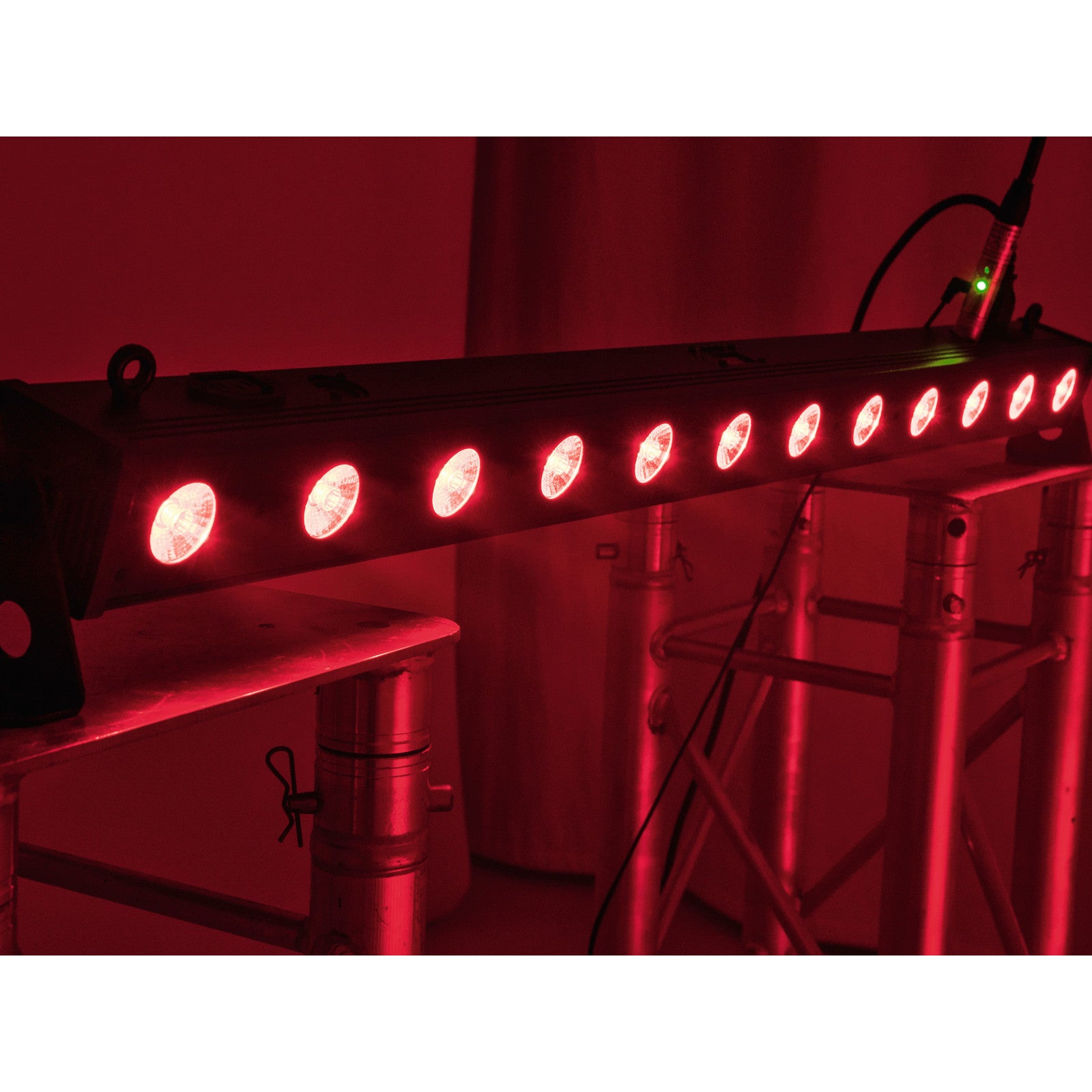 Eurolite LED BAR-12 QCL RGBW Bar