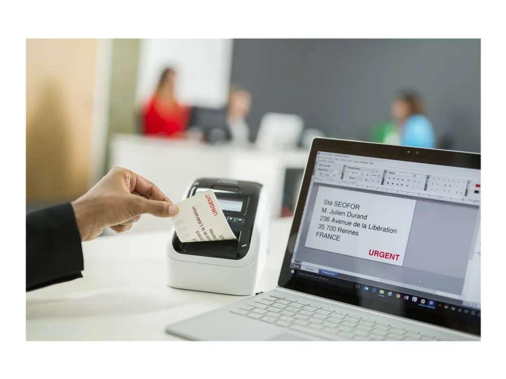 Brother QL-820NWB - Etiketprinter - to-farvet (monokrom) - direkte termisk - Rulle (6,2 cm) - 300 x 600 dpi - op til 110 etiketter/min. - USB 2.0, LAN, Wi-Fi(n), USB vært, Bluetooth 2.1 EDR - skærer - lysende sort, hvid