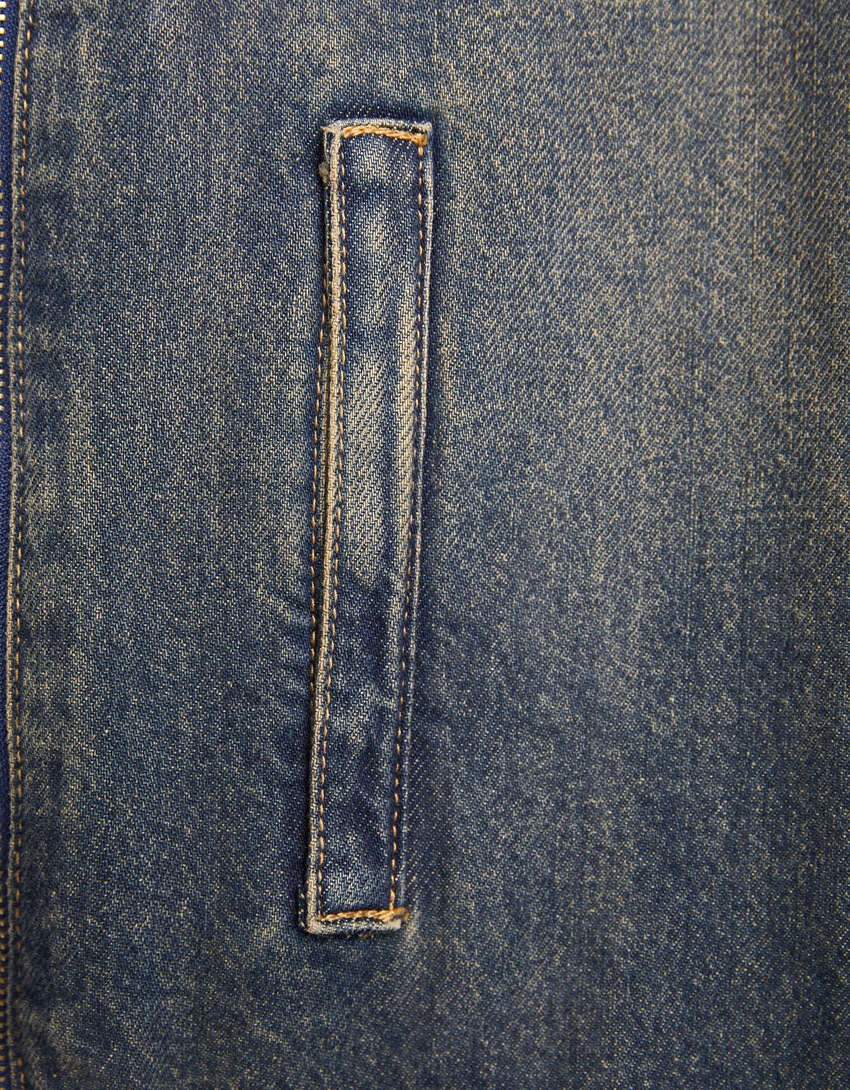 Jaqueta jeans com vários bolsos