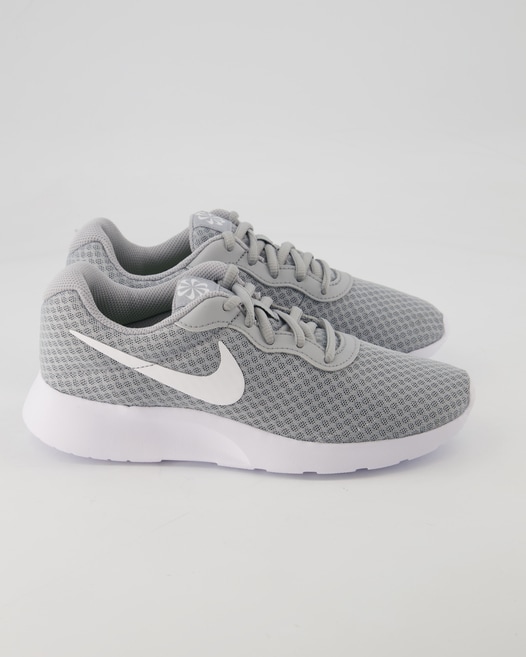 Nike Tanjun Sportschuhe in Grau