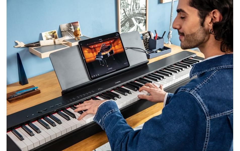 E-Piano P-225B<br>Kompaktes Digitalpiano mit Klang und Funktionen für fortgeschrittene Spieler