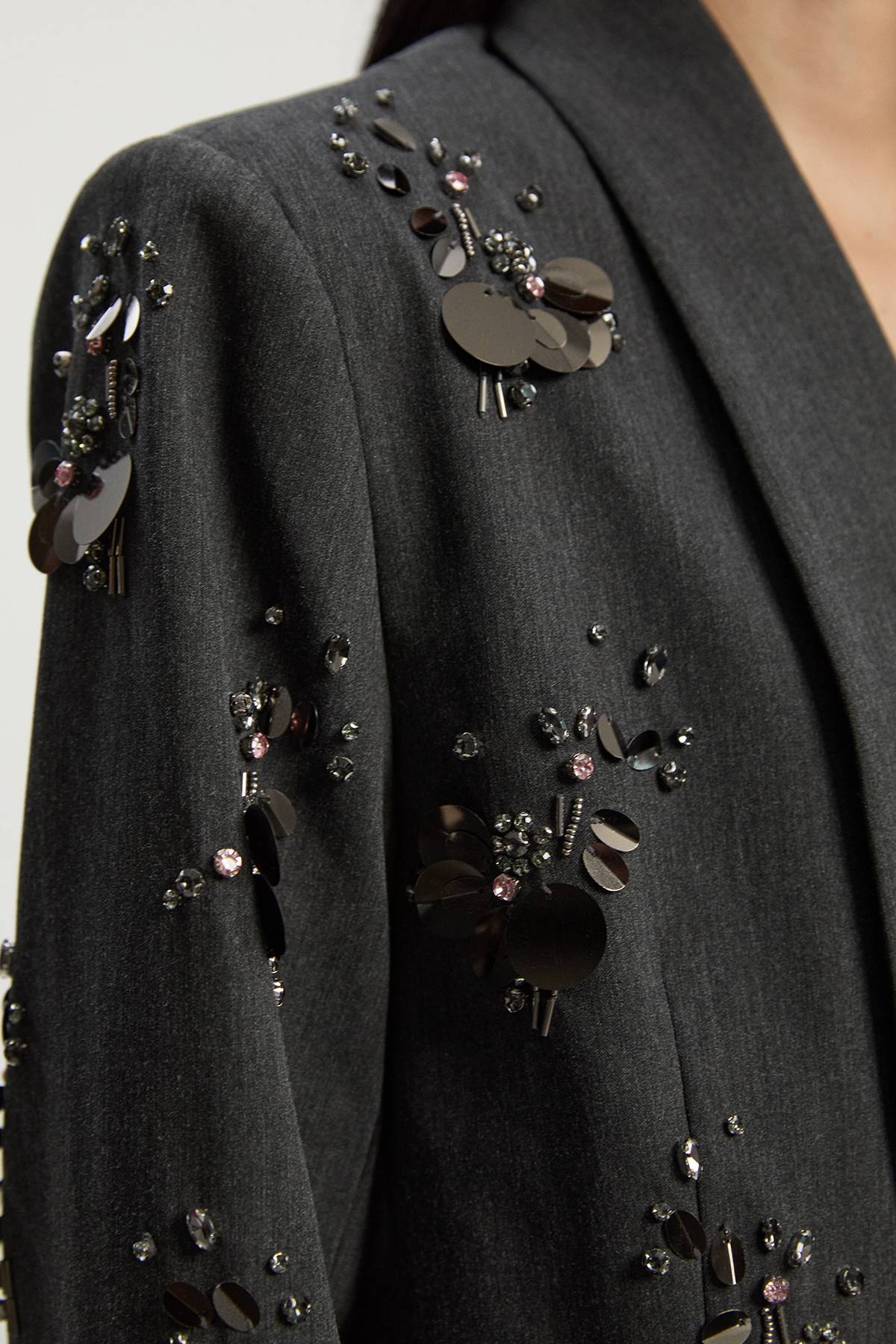 KarenMillen Blazer Cintré Simple Boutonnage Orné de Sequins et Cristaux en Grappes