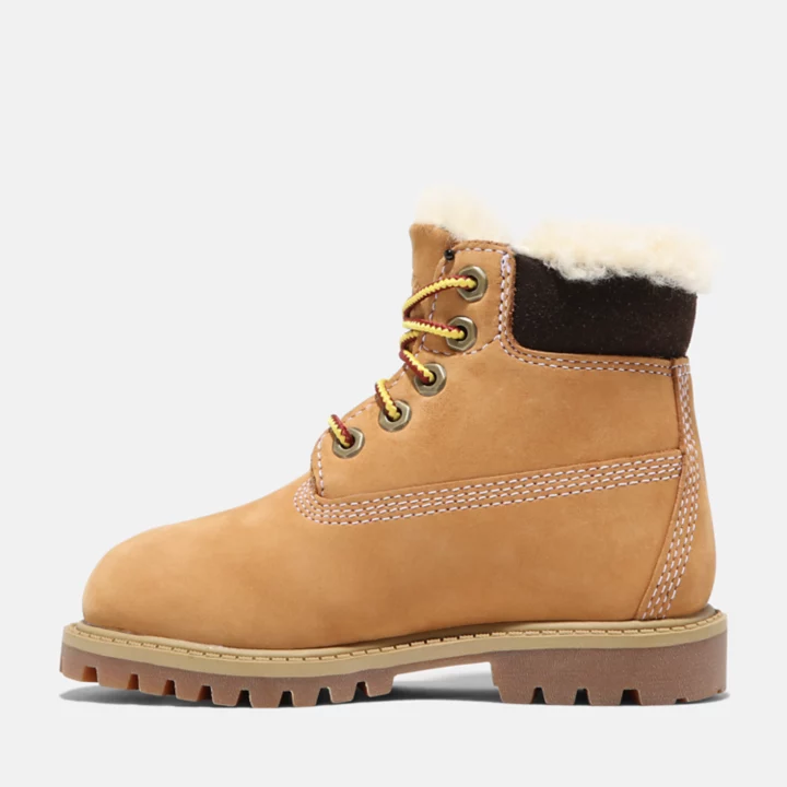 Bota de inverno Timberland Premium de 6 polegadas para crianças pequenas, na cor amarela.