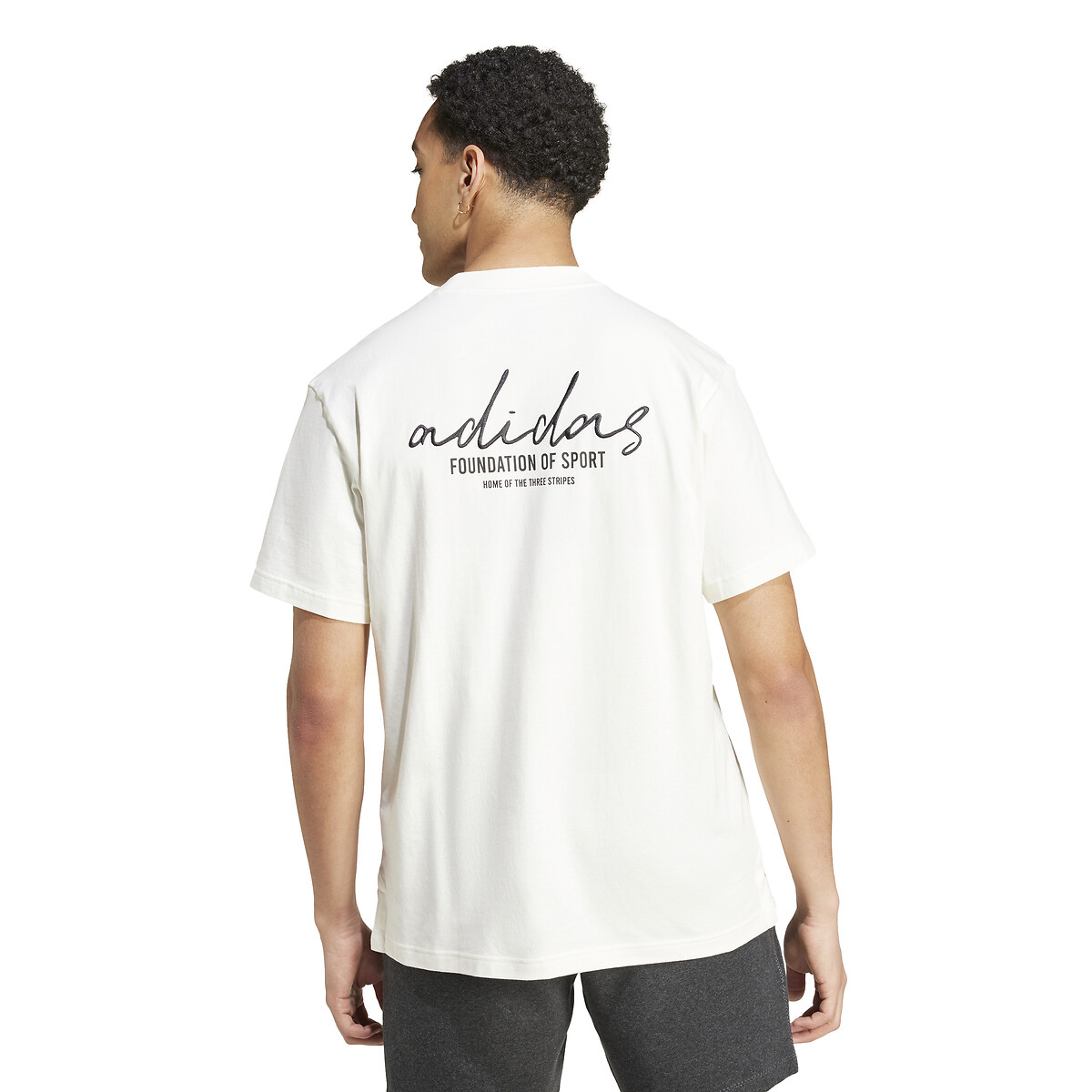 Camiseta adidas Performance com logo na frente e nas costas