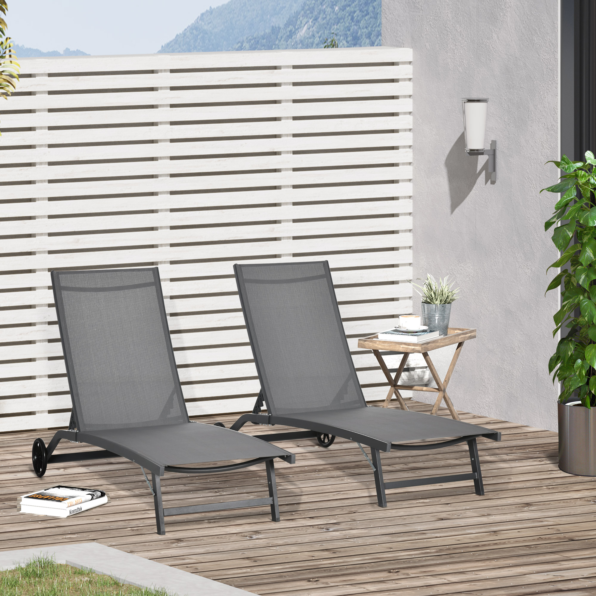 Conjunto de 2 espreguiçadeiras reclináveis Outsunny para jardim, cadeiras de alumínio para exterior com encosto ajustável em 5 níveis e rodas para praia e piscina, 165x66x102 cm, cinza escuro.