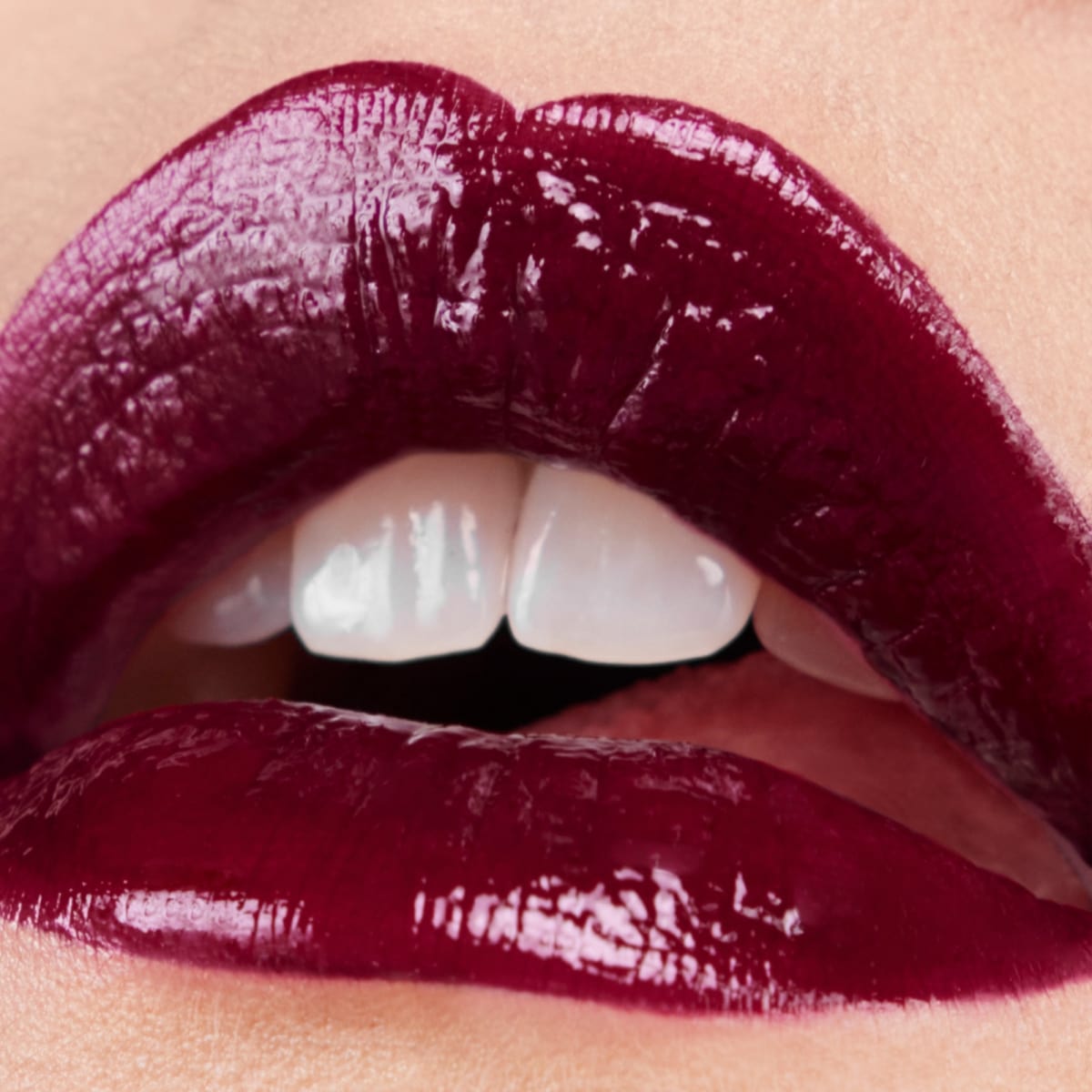 YVES SAINT LAURENT Rouge Pur Couture The Bold Rouge à Lèvres Brillant Longue Tenue