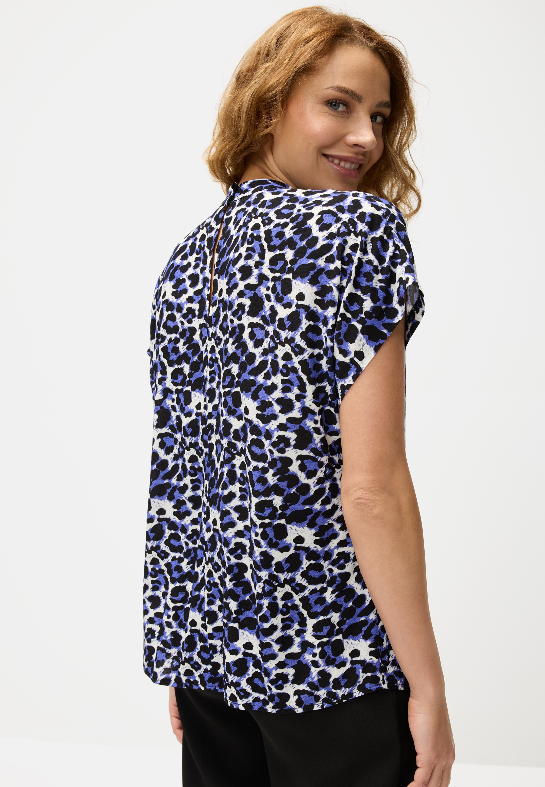 LASCANA Kurzarmbluse , mit Alloverdruck, Damenbluse, sportlich elegant