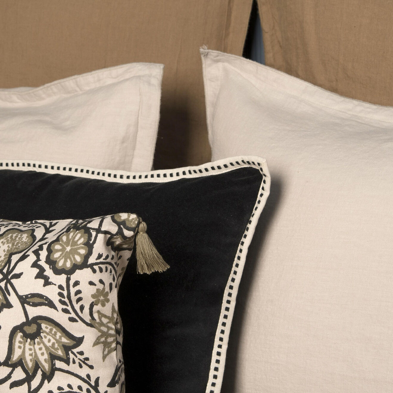 Febronie Housse de coussin velours Ella charbon