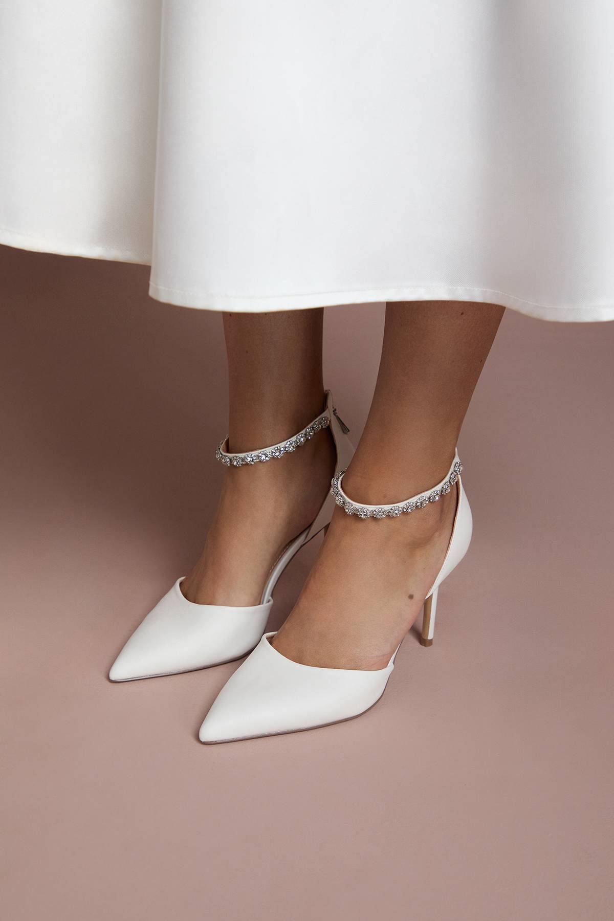 Coast Escarpins de Mariée Tatiana Coupe Large en synthétiquecuir avec Bracelet de Cheville Orné de Bijoux et Talon Aiguille Haut