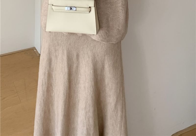 Lewwe - Set: V-hals effen geribbelde trui met distressed effect + hoge gebreide maxi-A-lijn rok
