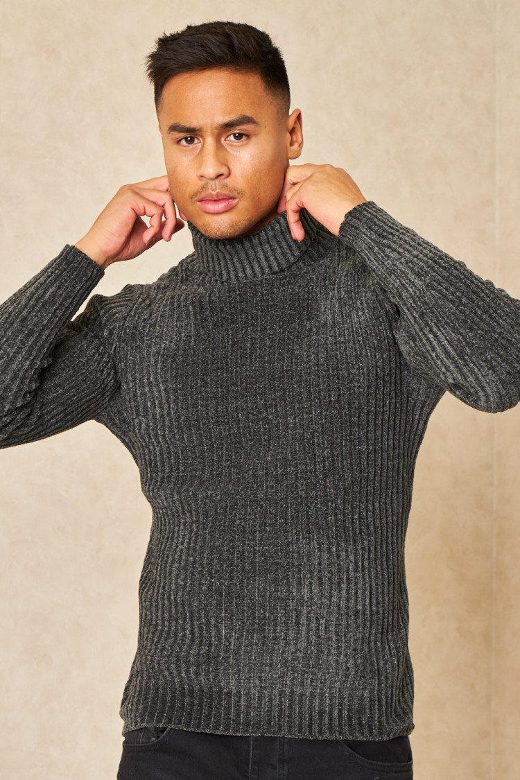 Pull gris foncé col roulé en velours