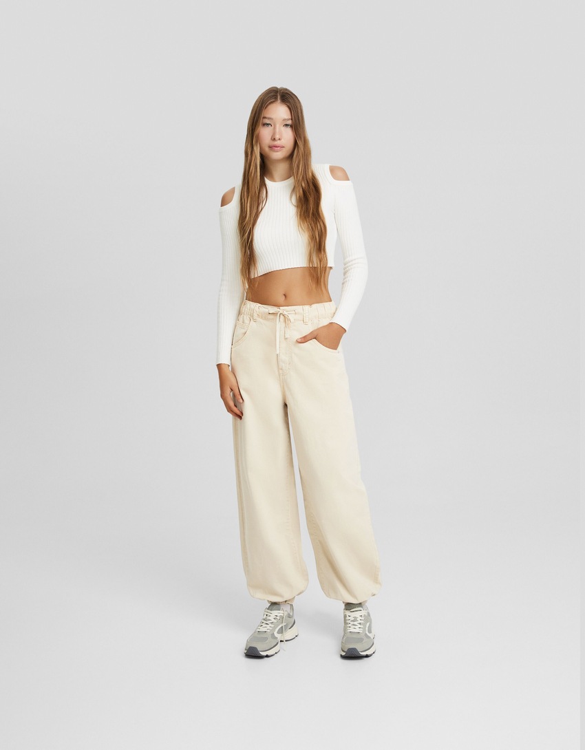 Calça jogger de algodão com cordão.