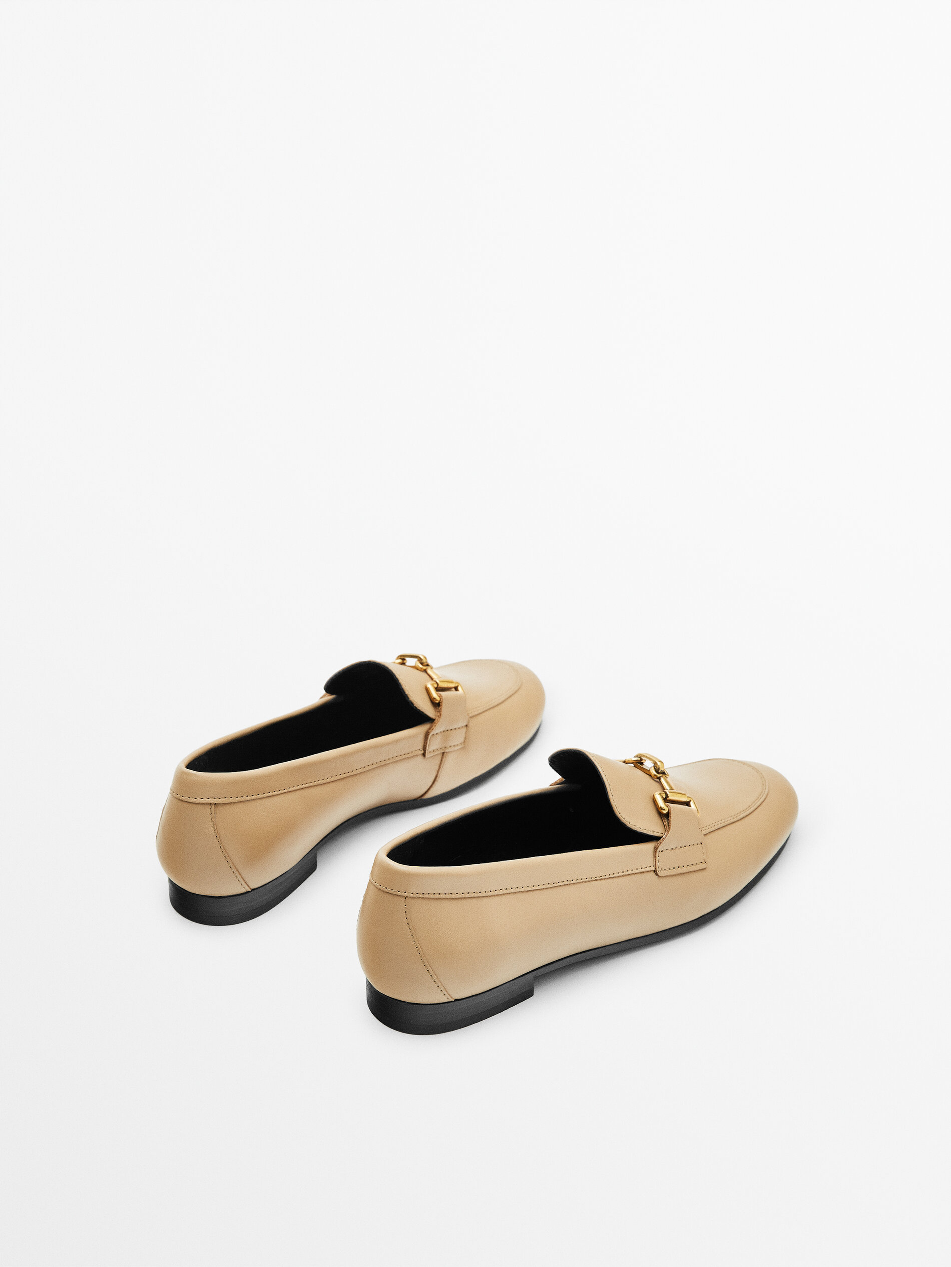 Mocassim de couro com fivela de metal - MARROM