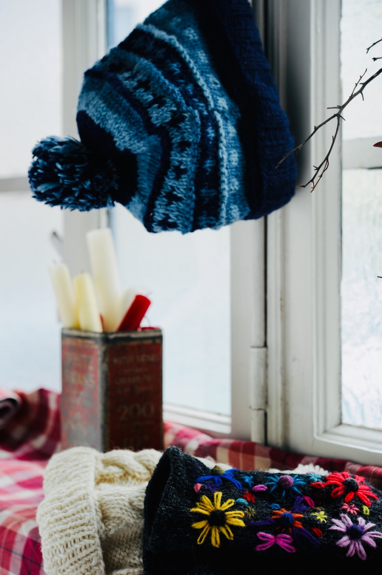 Handgestrickte Mütze mit Pompon, blau günstig bestellen