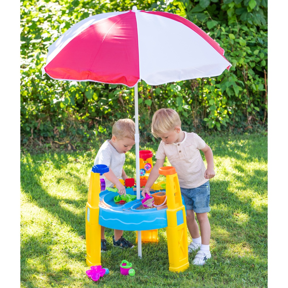 Sand- und Wassertisch mit Sonnenschirm