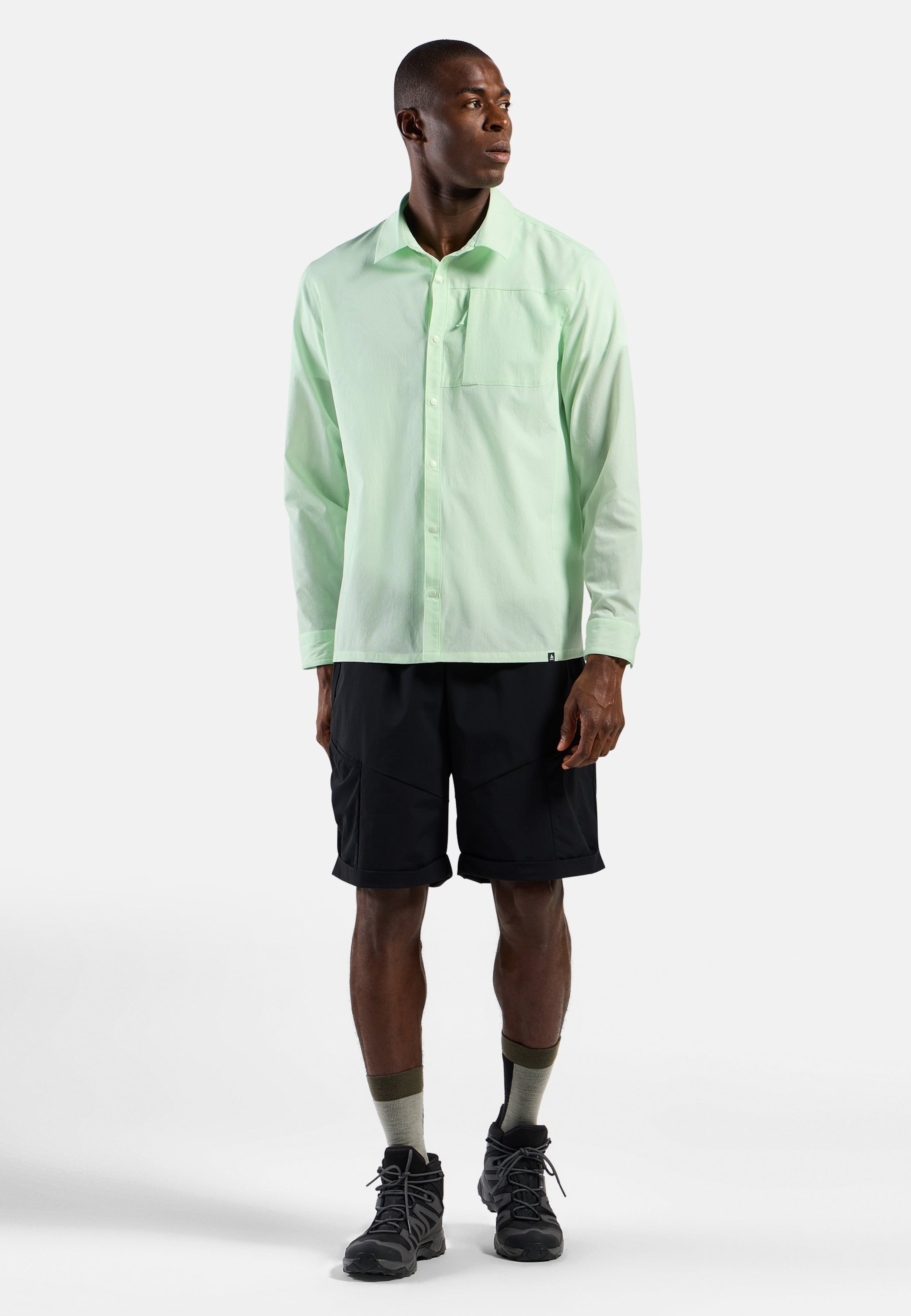 Essentials Cargoshorts in black