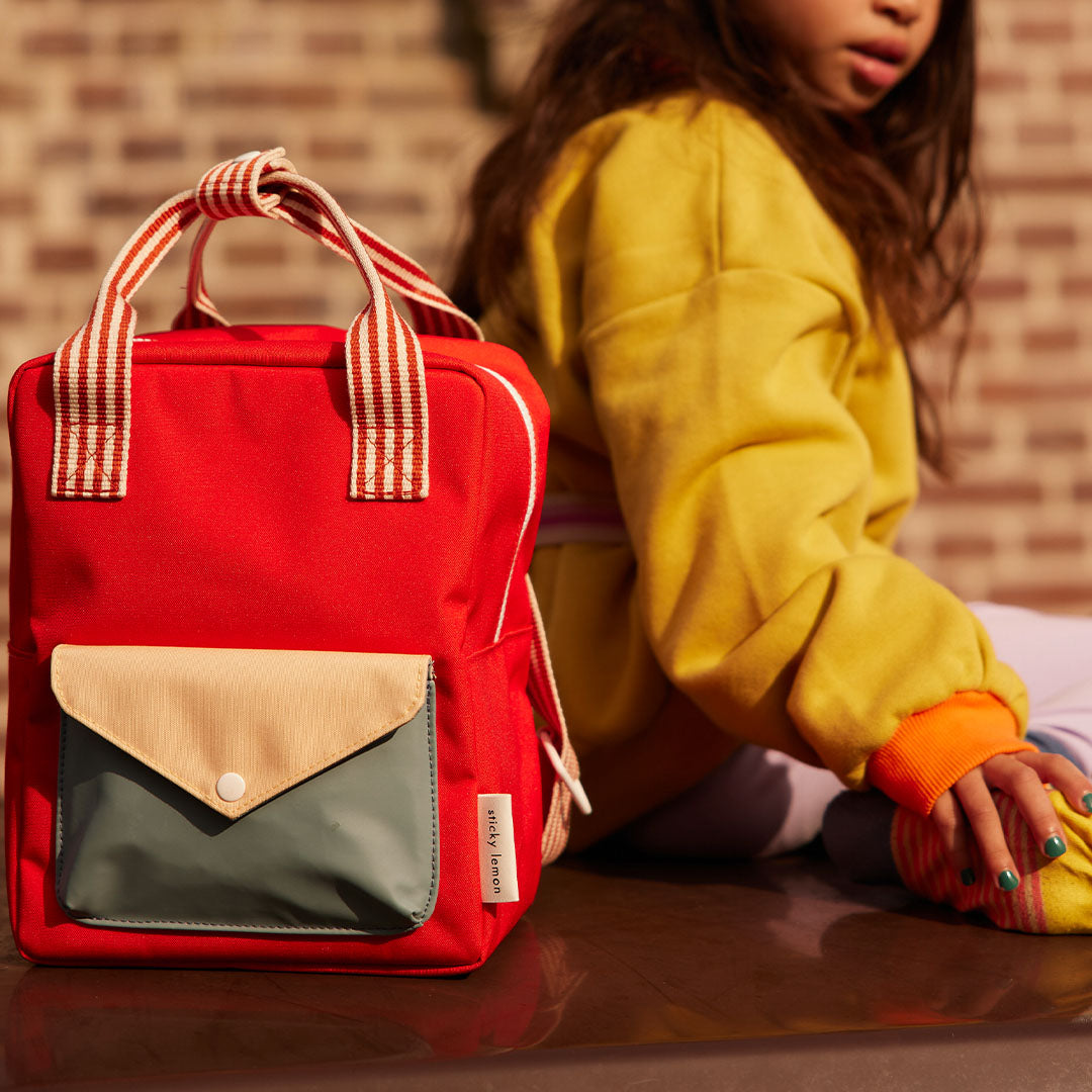 sticky lemon peuterrugzak envelope - red hat - 26 cm