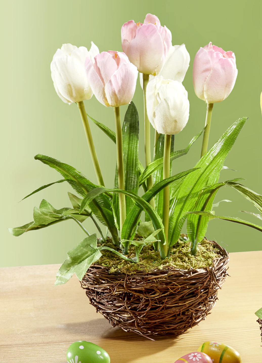 Tulpen im Weidekorb