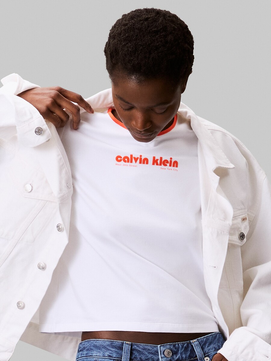 CALVIN KLEIN JEANS<br>Camiseta de manga curta com logo retrô