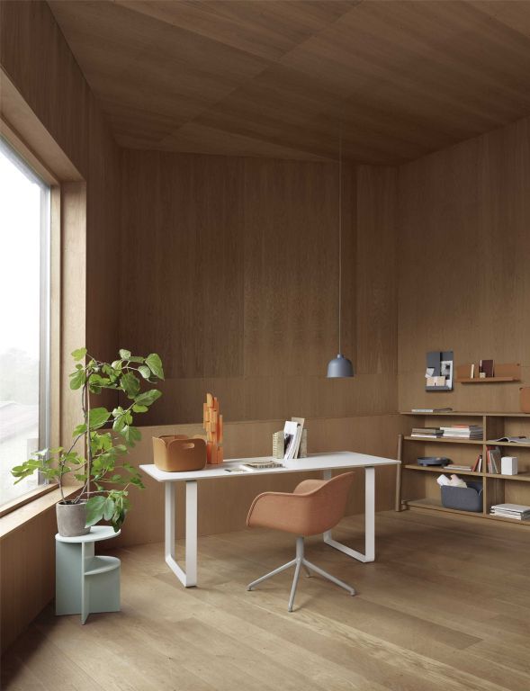 Muuto Folded wandplank large zwart