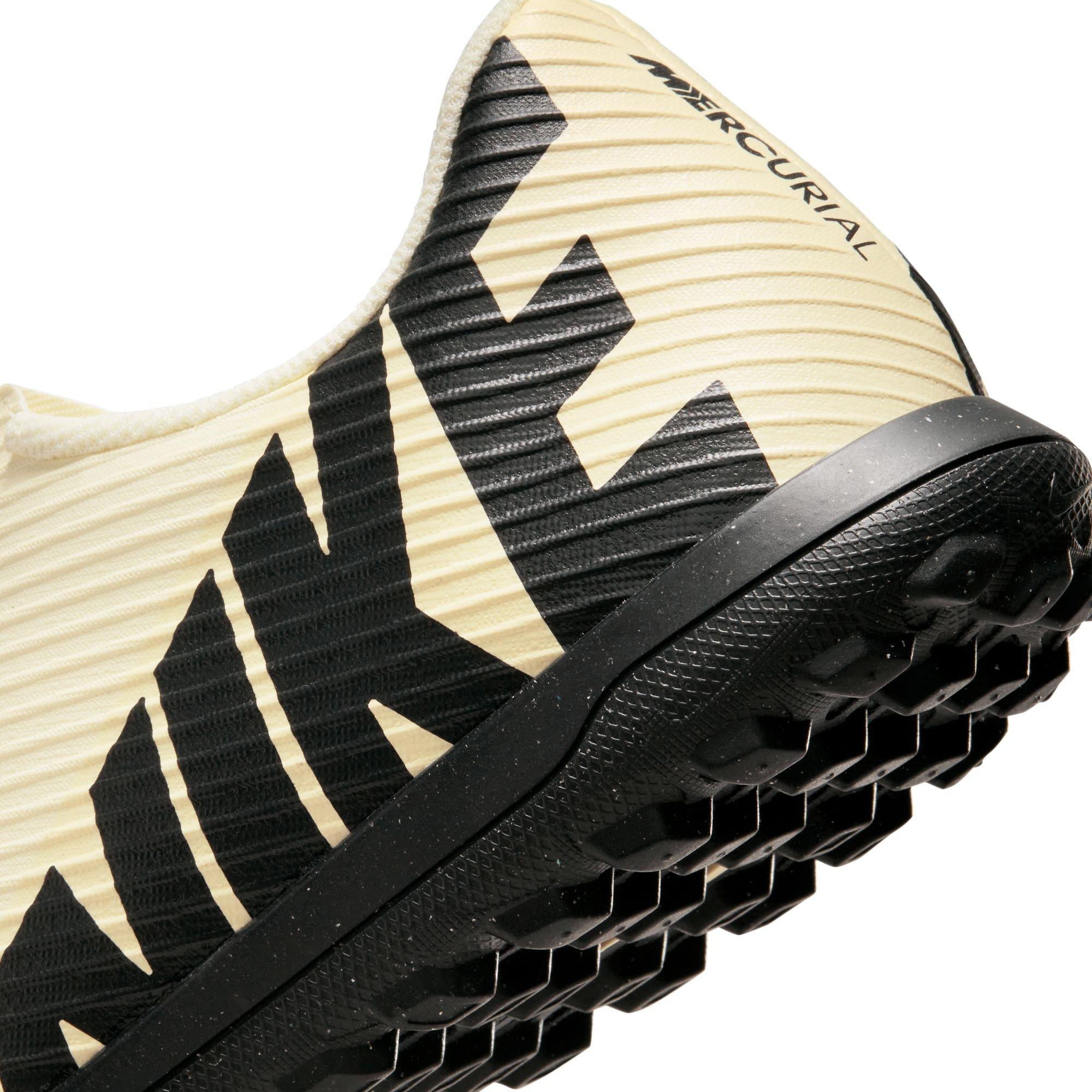 Nike Nikes Mercurial Vapor 15 Club Astro Turf Football Boots