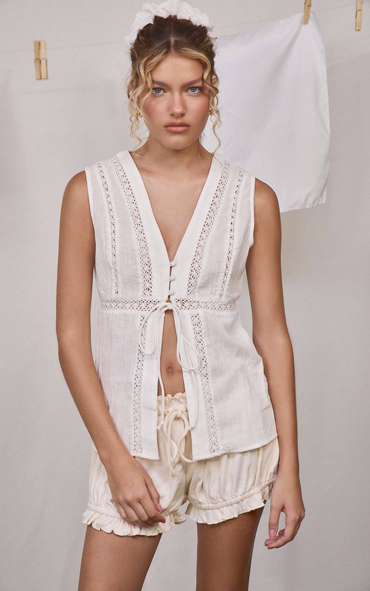 Blanc Haut En Coton Avec Bordure Broderie Anglaise Et Ourlet Fendu