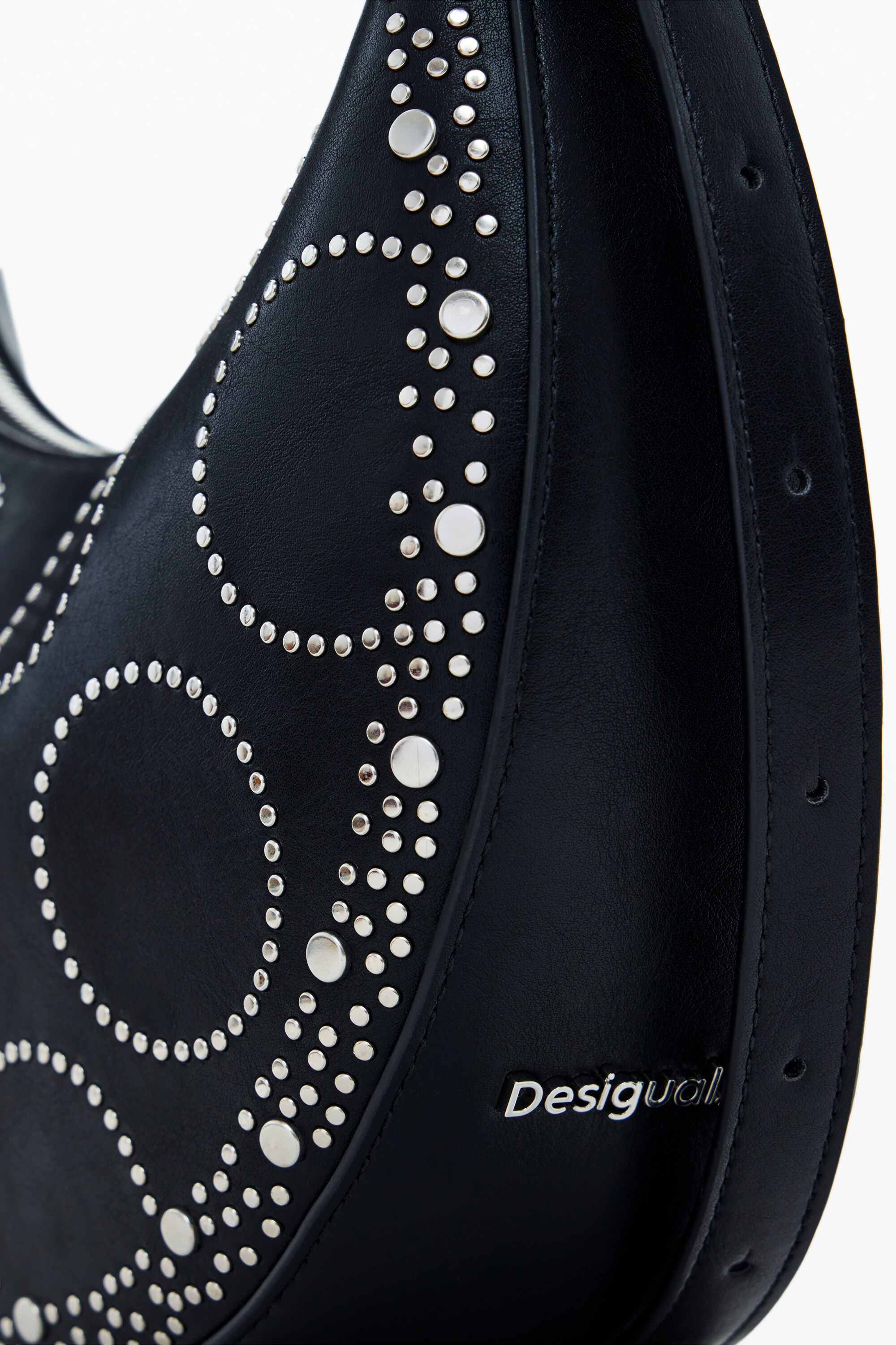 Bolsa oval com tachas S
