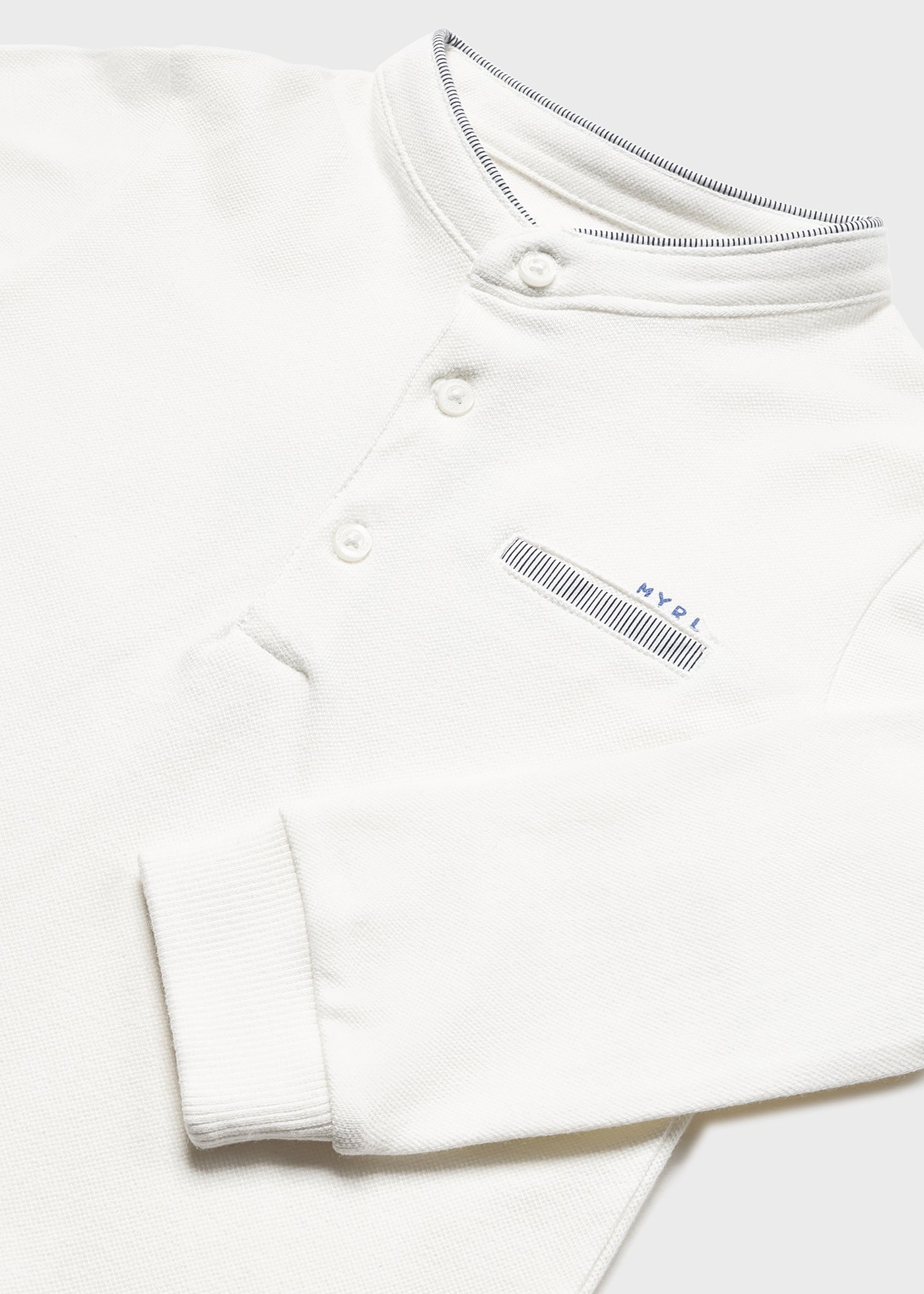 Camisa polo infantil de manga comprida com gola mandarim em algodão.