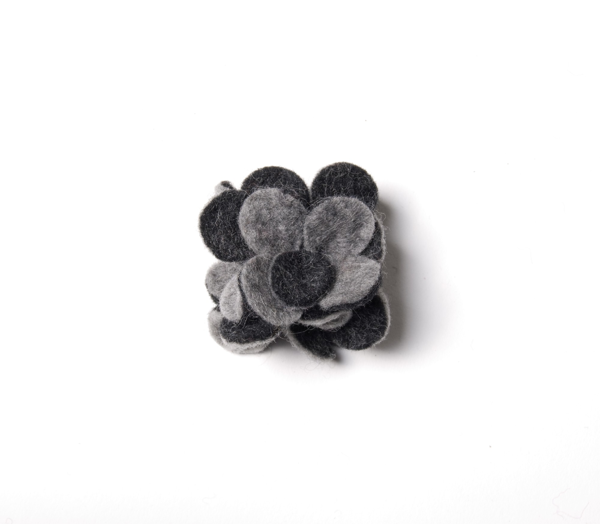 Filz-Brosche 'Blume', grau, Ø 8 cm günstig bestellen