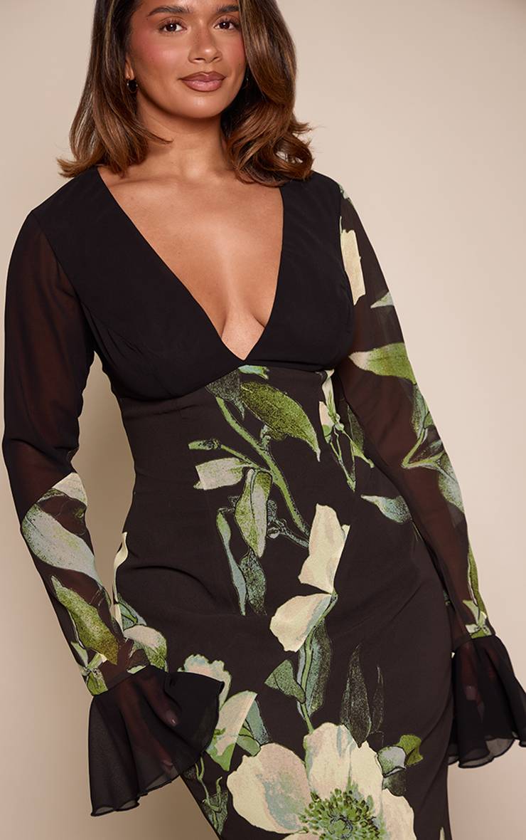 Noir Robe Maxi Ajustée À Imprimé Floral Avec Manches Évasées Et Décolleté Plongeant Profond
