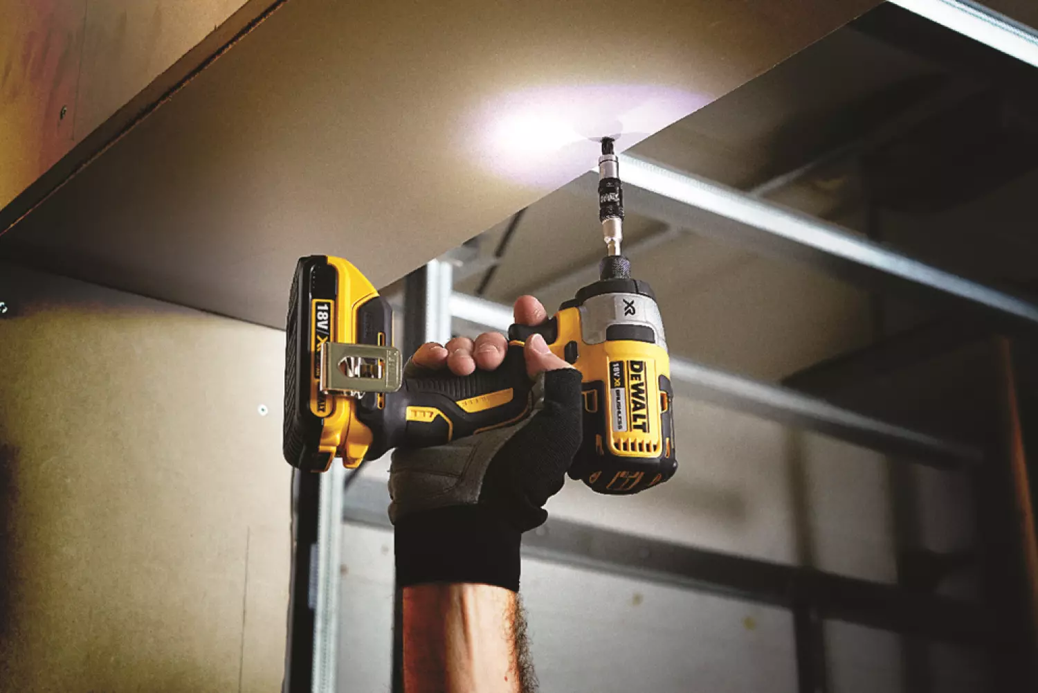 DeWALT DT70518T 10-delige impact Torsion bitset met zwenkbare bit tip houder